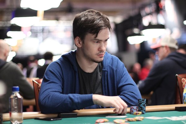 Trueteller: Деньги давят на всех