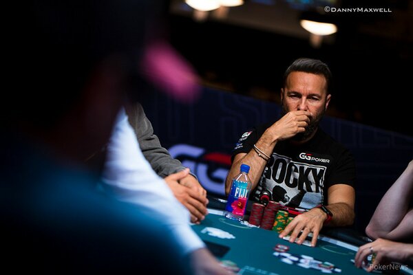 Негреану преследуют маньяки, но он не сдаётся: обзор фэнтези WSOP