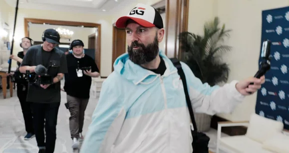 Сколько человек играют турниры хайроллеров в плюс? Максимум – шесть